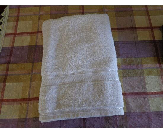 Белые банные махровые полотенца 450, изображение 4 ᐒ купить на  ❤ Like7km.com.ua